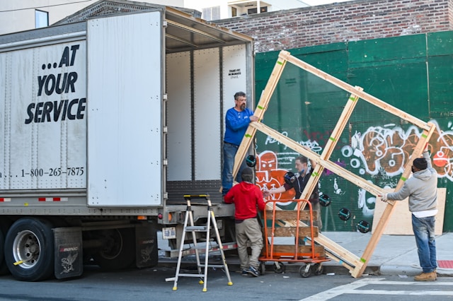 Transporte de antigüedades y muebles antiguos: cuidados, restauración ligera y consejos profesionales